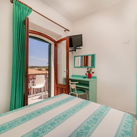 Hotel Marinaro ซานตา เตเรซา กัลลูรา ภายนอก รูปภาพ