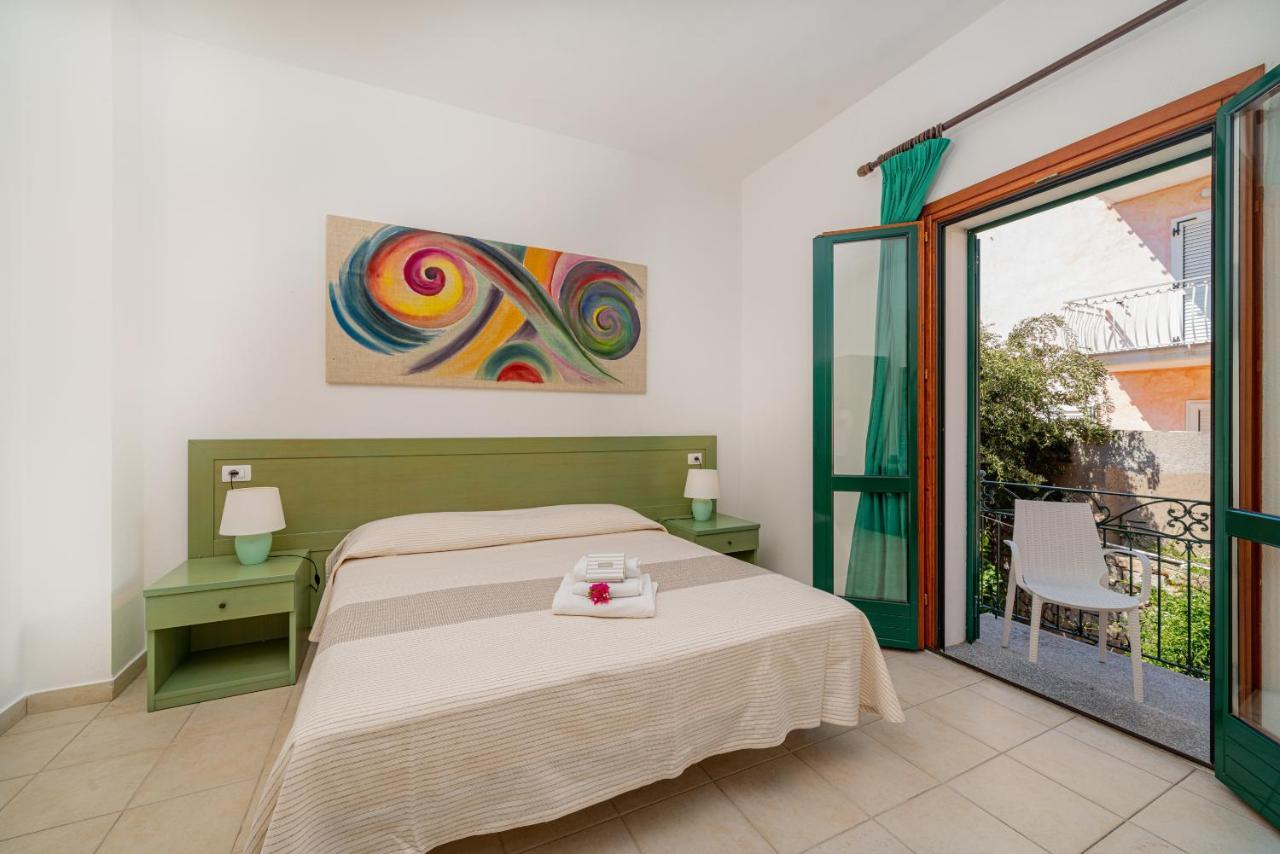Hotel Marinaro ซานตา เตเรซา กัลลูรา ภายนอก รูปภาพ