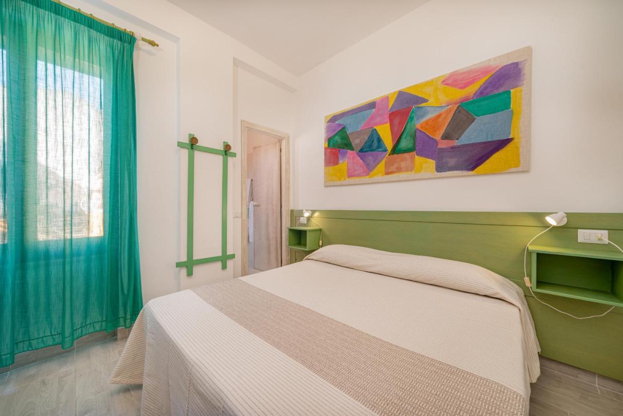 Hotel Marinaro ซานตา เตเรซา กัลลูรา ภายนอก รูปภาพ
