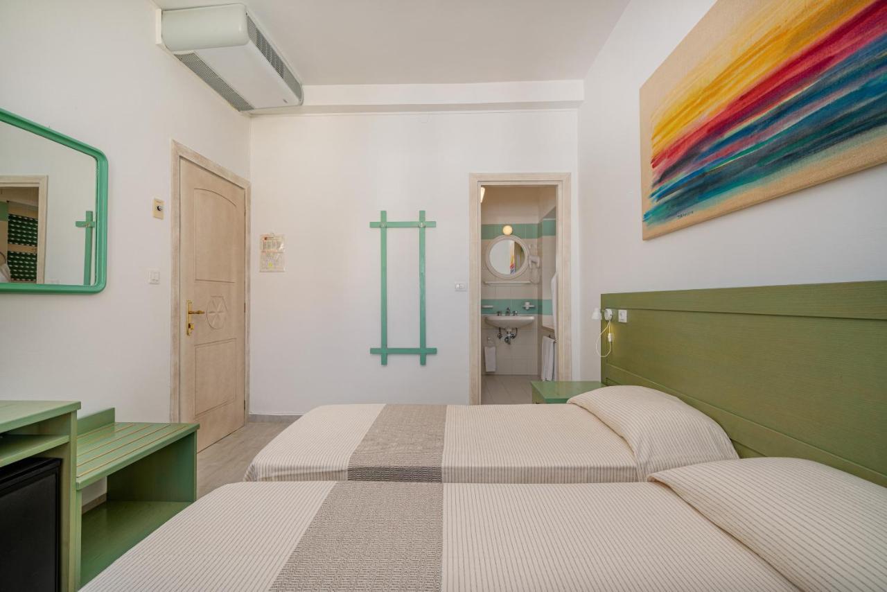 Hotel Marinaro ซานตา เตเรซา กัลลูรา ภายนอก รูปภาพ