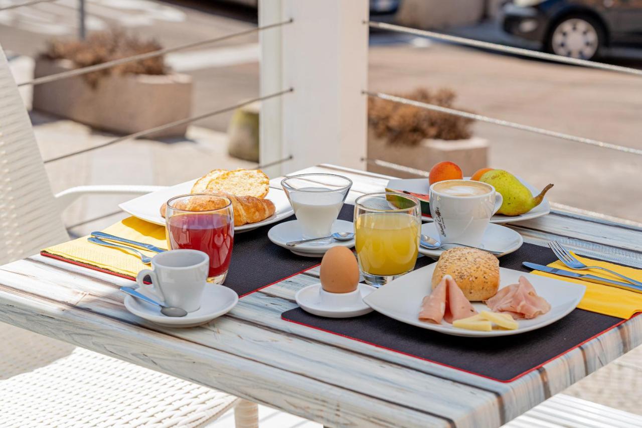 Hotel Marinaro ซานตา เตเรซา กัลลูรา ภายนอก รูปภาพ