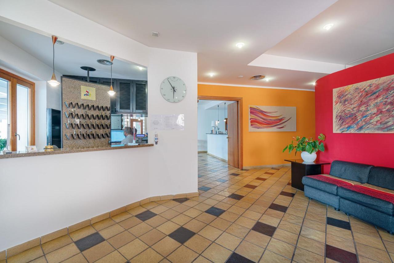 Hotel Marinaro ซานตา เตเรซา กัลลูรา ภายนอก รูปภาพ