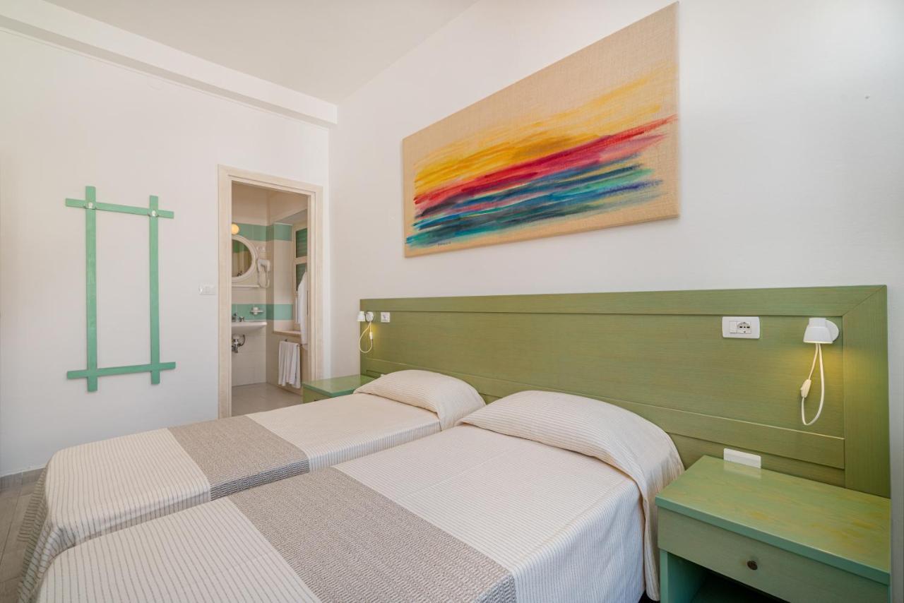 Hotel Marinaro ซานตา เตเรซา กัลลูรา ภายนอก รูปภาพ