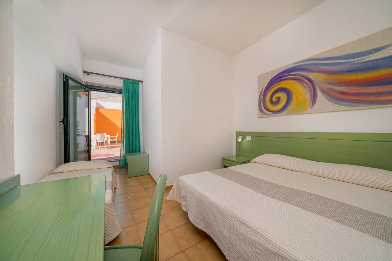 Hotel Marinaro ซานตา เตเรซา กัลลูรา ภายนอก รูปภาพ
