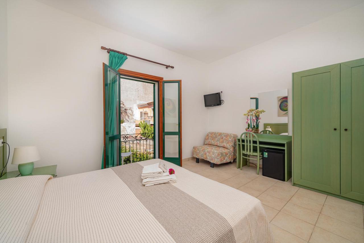 Hotel Marinaro ซานตา เตเรซา กัลลูรา ภายนอก รูปภาพ