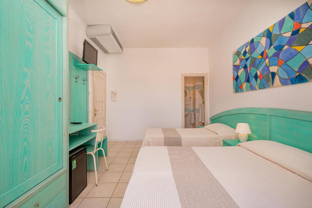 Hotel Marinaro ซานตา เตเรซา กัลลูรา ภายนอก รูปภาพ
