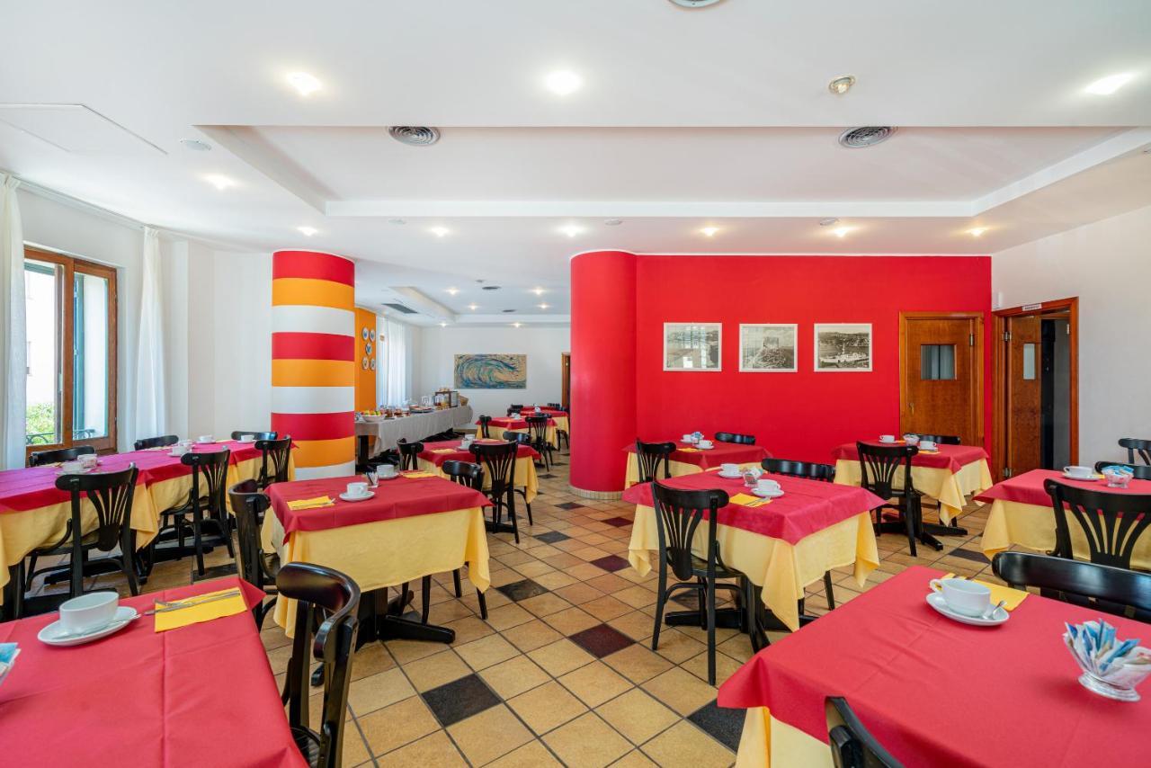 Hotel Marinaro ซานตา เตเรซา กัลลูรา ภายนอก รูปภาพ
